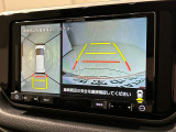 前後左右,4つのカメラによって駐車場や狭い路地などでも障害物が確認しやすく、真上からの目線でクルマの周囲が確認できて安心♪