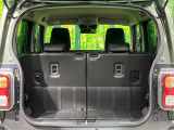 普段のお買い物や通勤、送迎等に十分な荷室スペースを確保しております。セカンドシートを倒すと、大きな荷物の積載も可能です♪