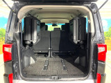後席を格納すると、これだけの広さが!シーンに合わせたシートアレンジで、大きな荷物も積むことが出来ます♪
