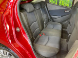 後部座席も気になるようなキズ・汚れやへたり等、大きなダメージはなく、良好な状態です。