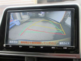 バックガイドモニターで、後方を確認しながら安心して駐車することができます。運転初心者も熟練者も必須の機能ですよ!