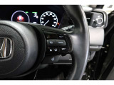 Hondaセンシングの機能のひとつ、アダプティブクルーズコントロール付!アクセルから足を離しても設定したスピードと前車との車間を保ち走行してくれます!車線維持もアシスト☆高速道路で疲労軽減ですね☆