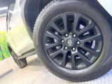 【純正アルミホイール】外観にマッチした純正アルミホイールを装着しております。各種社外アルミホイールや、スタッドレスタイヤも取扱いしております。是非ご相談ください♪