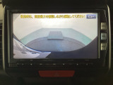 ギヤをR(バック)に入れるとナビの画面に後ろの映像が映るリアカメラ付です。後退時、コンディションが悪い視界でもカラーバックモニターがドライバーをサポートします。