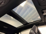 調光パノラマルーフ!天気の良い日には、開放的な移動時間を過ごすことが出来ます!