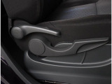 シートリフター搭載!運転席の高さ調整が可能です。