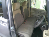 フロントシートも状態良好ですよ。大きな汚れもなく、安心です。座り心地もいいですよ。