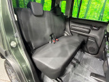 後部座席も気になるようなキズ・汚れやへたり等、大きなダメージはなく、良好な状態です。