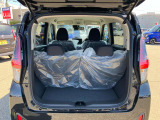 トランク(荷室)です!セカンドシートを折りたたむと長い荷物も収納できます。
