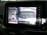 アラウンドビューモニター付きです☆上から見たイメージで駐車出来ますので、車庫入れの苦手な方も楽に駐車が出来ます♪