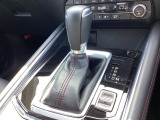 アクセルペダルを踏み込む量や速さに応じて変速パターンを最適制御し、人馬一体の運転感覚を発揮してくれる6速オートマ!