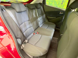後部座席も気になるようなキズ・汚れやへたり等、大きなダメージはなく、良好な状態です。