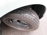 タイヤの残り溝を撮影しました☆タイヤの溝もしっかり残っていますので、安心して走行可能です(^^)/