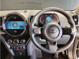 ミニ独特のゴーカートフィーリングと呼ばれる軽快なハンドリングはAT車、MT車のどちらでも楽しめます。