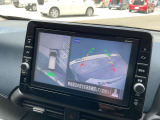 空から見下ろしているような視点で周囲を確認できるアラウンドビューモニター。駐車時にとても便利です。