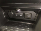 運転席・助手席シートヒーターです。座面と背もたれにヒーターが内蔵されているので、身体を直接温めることができます。寒さの厳しい時も快適に過ごせます。