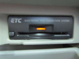 高速道路必須アイテムのETC装備です。最近はスマートインターチェンジも増えてきたので便利ですね。