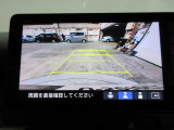バックカメラの画像です。ガイドラインがスムースな車庫入れをサポートいたします!車庫入れの安心感がアップしますね☆