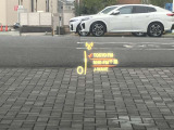人気のヘッドアップディスプレイ!現在の車速、ナビゲーション・システムによるルート案内の矢印表示、チェック・コントロール、前車接近警告など、さまざまな情報をドライバーの視界内に直接表示いたします!