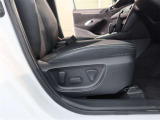 便利なパワーシートでラクラク♪ドライバーに合わせた最適なポジションで運転することが出来ます。