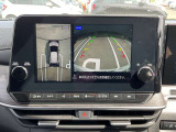 【アラウンドビューモニター装備】 バックカメラによる後方の確認だけでなく4つのカメラで真上から見ている様に周囲360度を写し出し、自車周辺の詳細な状況を確認出来ます。狭い場所での取り回しも安心です。