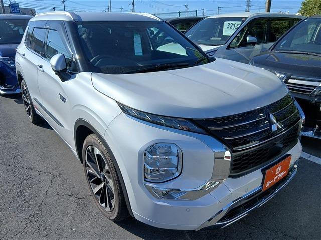 アウトランダー PHEV 2.4 P 4WD 禁煙車 1オーナー 黒革シート