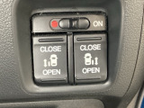 リアドアは乗り降りに便利な両側電動スライドドアです。また運転席に座っていながらスイッチ操作で自在にスライドドアを開け閉めできます。