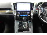 操作しやすいナビスイッチ&エアコンパネル&シフトレバー♪