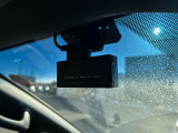 【ドライブレコーダー】映像・音声などの運転中の記録を残します。事故などを起こした起こされた時の証拠になりえますので、もしも時でも安心ですね。