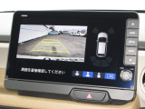 バックをするとき自動でリアの様子が映る『リアカメラ』付き! ナビ画面で確認しながらバックができますから安心ですね。でも、目視も大切ですよ!安全第一でお願いします!