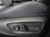 パワーシート搭載。微妙な調整が手軽にでき、ピッタリのポジションで運転することが可能です。
