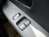 運転席助手席パワーウインドウが装着されてます
