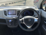 ステアリングはスズキ特有の本革ハガレが一部あります。