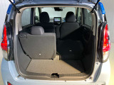 後部座席は分割でシートをたおすことができます。大きな荷物、ゴルフバックもつめます。上質で広々とした室内だから、みんなが心地よく車内で快適に過ごせます♪
