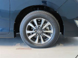 純正のアルミホイール装着車です。タイヤサイズは195/65R15です。