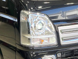 【LEDヘッドライト】悪天候や夜間走行時も良好な視界を確保し安心して運転できる高輝度LEDヘッドライトを装備!点灯速度が早く、消費電力も抑えられています。