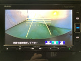 バックでの車庫入れも安心です! リアカメラが付いているバックモニター付のナビを装備しております。操作線もついており距離感も画面から確認できます。