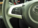 ハンドルにはステアリングスイッチが付いていますので、オーディオの操作が出来、目線をそらすことも少ないので、安全運転に役立ちます!!