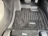 純正のフロアマット付き