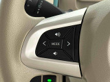 ナビゲーションやオーディオなどの操作がハンドルの手元でできるステアリングスイッチが付いてます