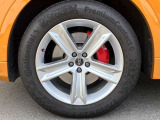 20インチ純正アルミホイール装備 全車両に標準装備の純正アルミホイールは、純正ならではのバランスの良いデザインと、走行安定性をお楽しみ頂けます。
