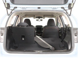 広々としたラゲージスペース!後席を倒すとさらに広く使えます。