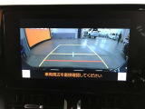 バックガイドモニターで、後方を確認しながら安心して駐車することができます。運転初心者も熟練者も必須の機能ですよ!