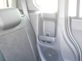 後席左右にドリンクホルダー付 サイドポケット装備です☆