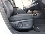 パワーシート搭載。微妙な調整が手軽にでき、ピッタリなポジションで運転することが可能です。