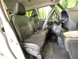 運転席シート廻りは使用感も少なく、良好な状態となっています。丁寧に使われていたことがよくわかりますね。