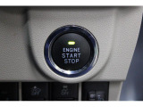 キーレスアクセス&プッシュスタート。アクセスキーを携帯していればドアのロック/アンロックはドアノブのボタン操作でOK。エンジンスタートはこのボタンをワンプッシュ。