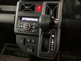 シフトレバーは扱いやすいインパネシフトです!オートエアコンも装備ですよ♪
