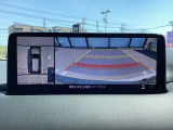 狭い場所での駐車やすれ違いなどでより的確な運転操作に役立つ360&deg;ビューモニターが装備されています。