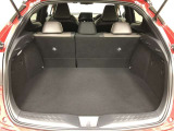 ラゲージスペースはリヤシートを立てたままでも十分な収納力!